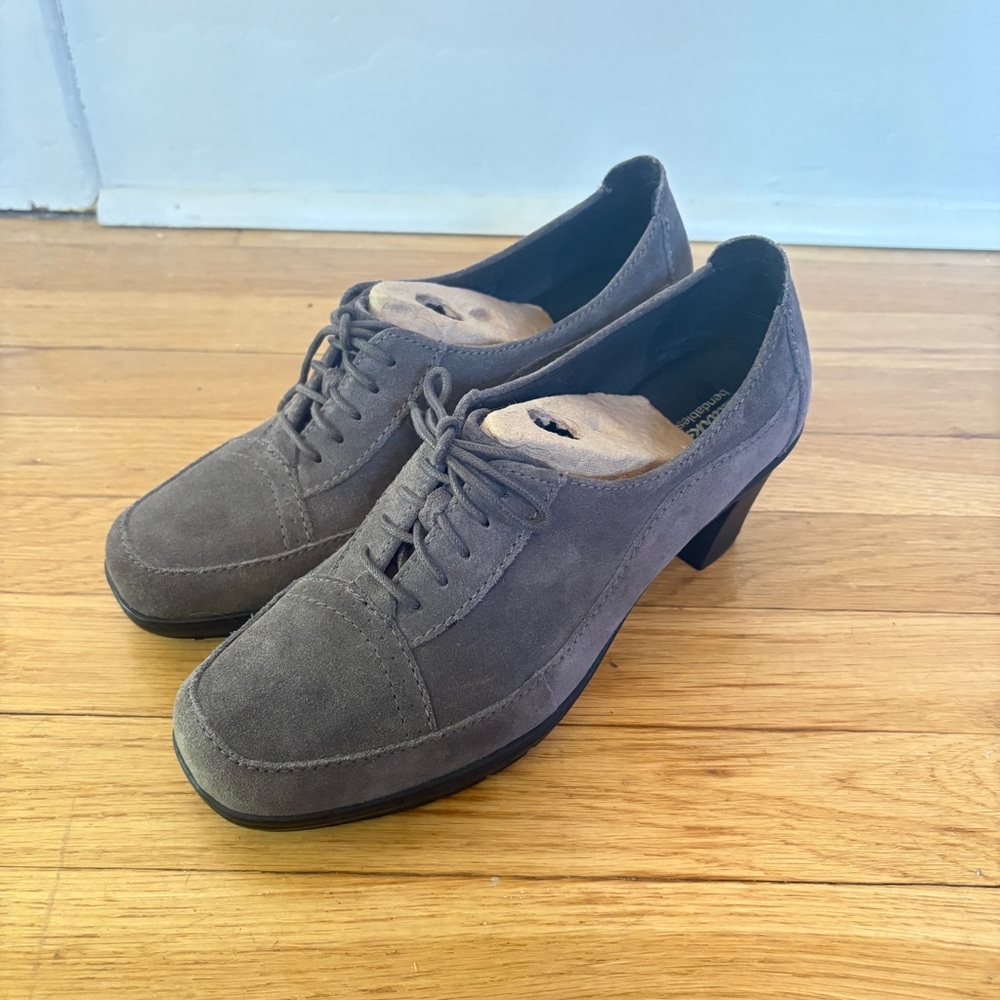 CLARKS Bendable NWOT Gray Oxford Suede Lace Up Women's Heels Size 8.5 W - Picture 3 of 5